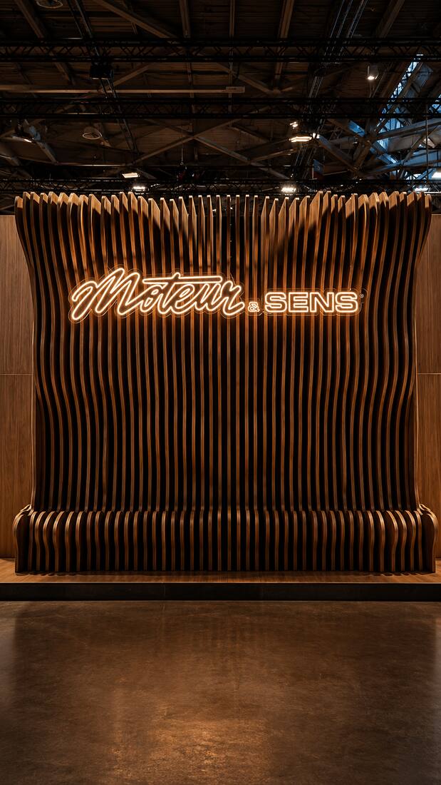 Néon du projet Retromobile à Paris