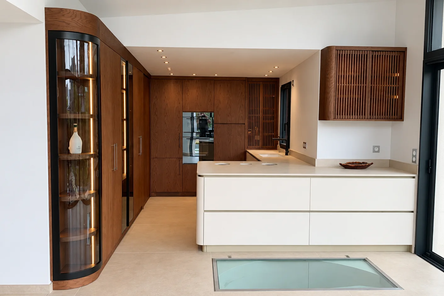 Cuisine sur mesure bois et laque blanche, AAEC Agencement